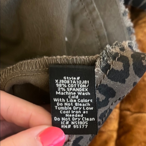 ✨3/$20 Sanctuary Utility Jacket Black and Gray Animal Print - Picture 3 of 4